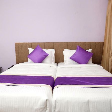 Oyo 9797 Hotel Vbee Plaza Thiruvananthapuram Esterno foto