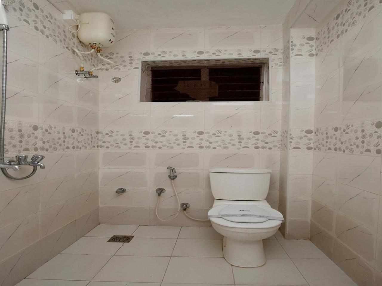 Oyo 9797 Hotel Vbee Plaza Thiruvananthapuram Esterno foto