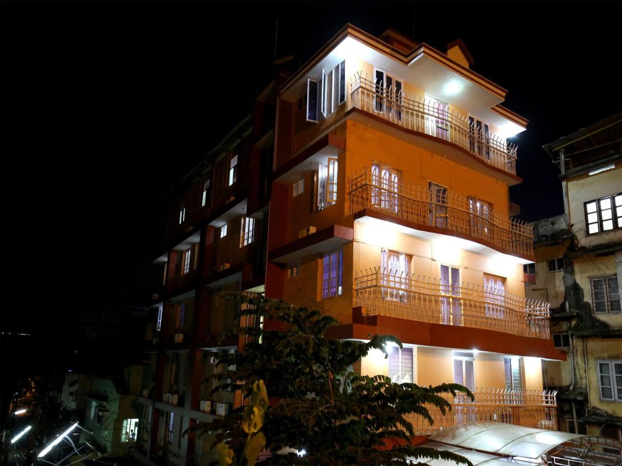 Oyo 9797 Hotel Vbee Plaza Thiruvananthapuram Esterno foto