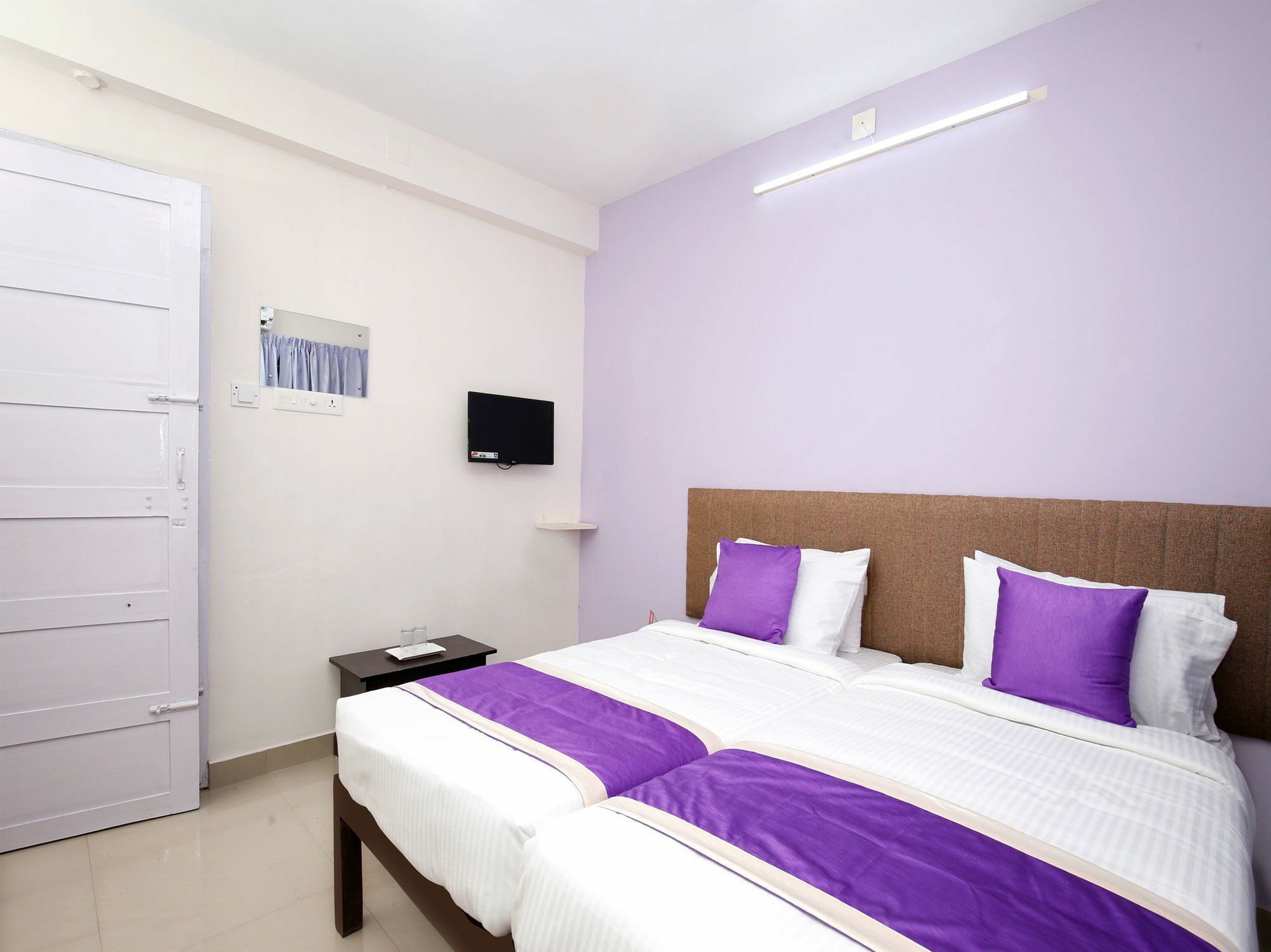 Oyo 9797 Hotel Vbee Plaza Thiruvananthapuram Esterno foto