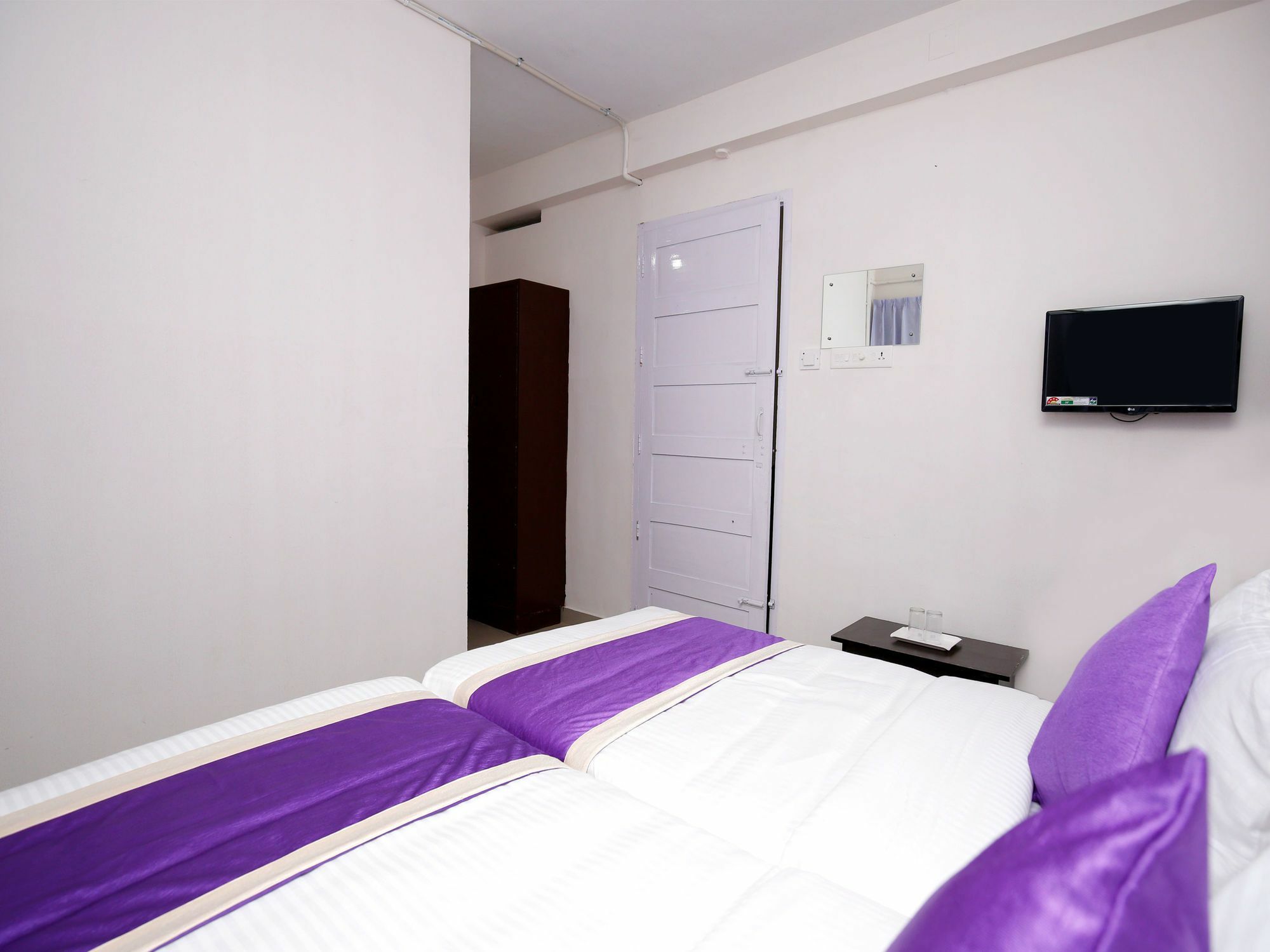 Oyo 9797 Hotel Vbee Plaza Thiruvananthapuram Esterno foto