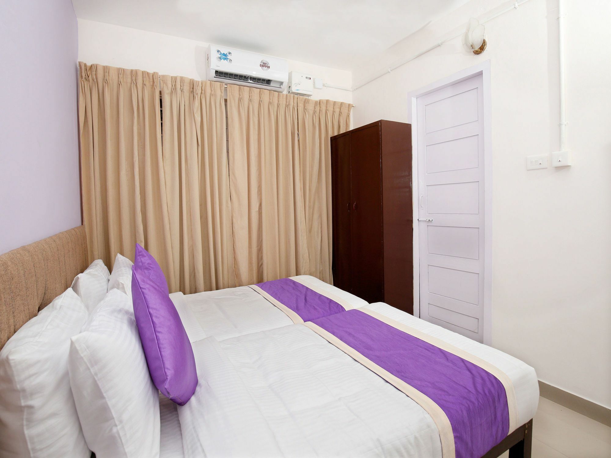 Oyo 9797 Hotel Vbee Plaza Thiruvananthapuram Esterno foto