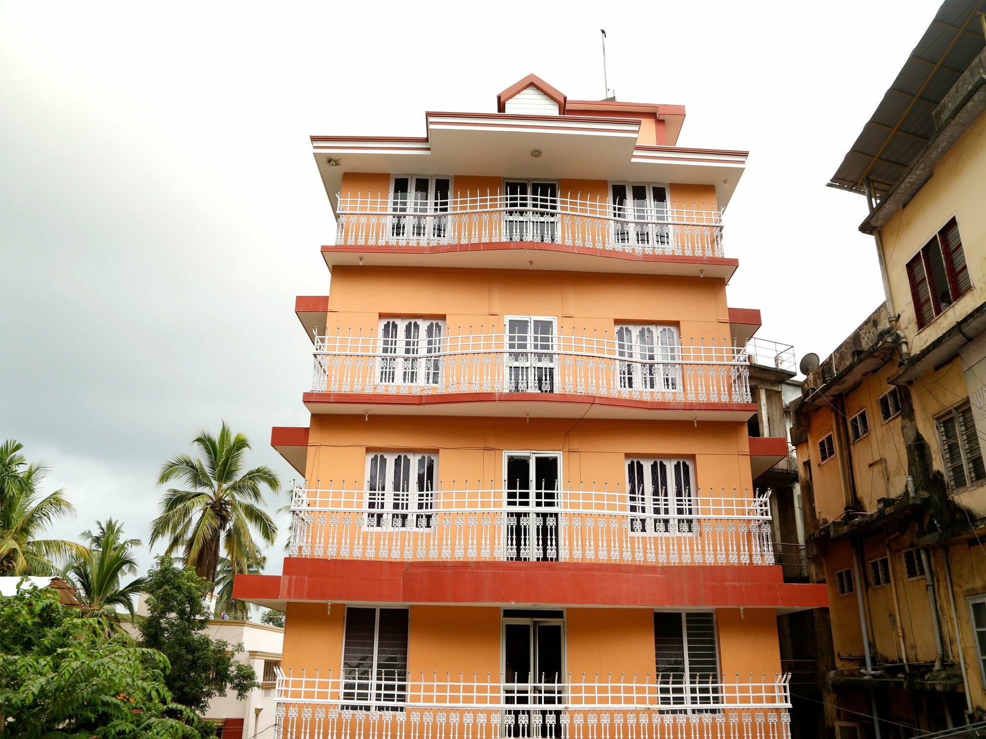 Oyo 9797 Hotel Vbee Plaza Thiruvananthapuram Esterno foto